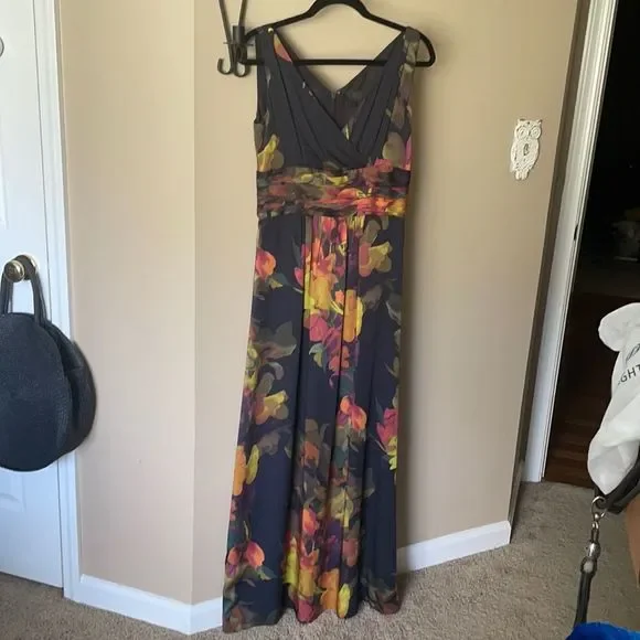 Banana Republic silk maxi dress - Picture 4 of 13